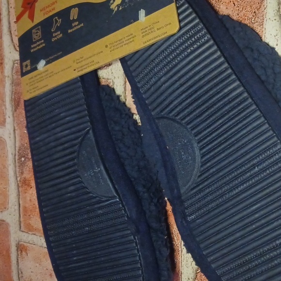 NEW Dearfoams navy snowflake slippers wmns sz 9 10 **One pair left** - Picture 3 of 3